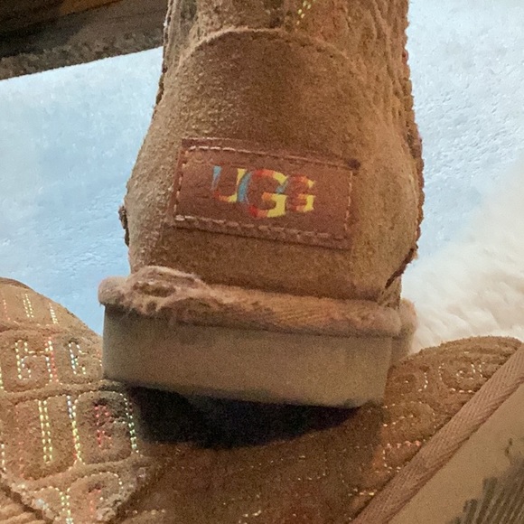 Ugg Graphic Stitch Logo boots - Picture 9 of 10